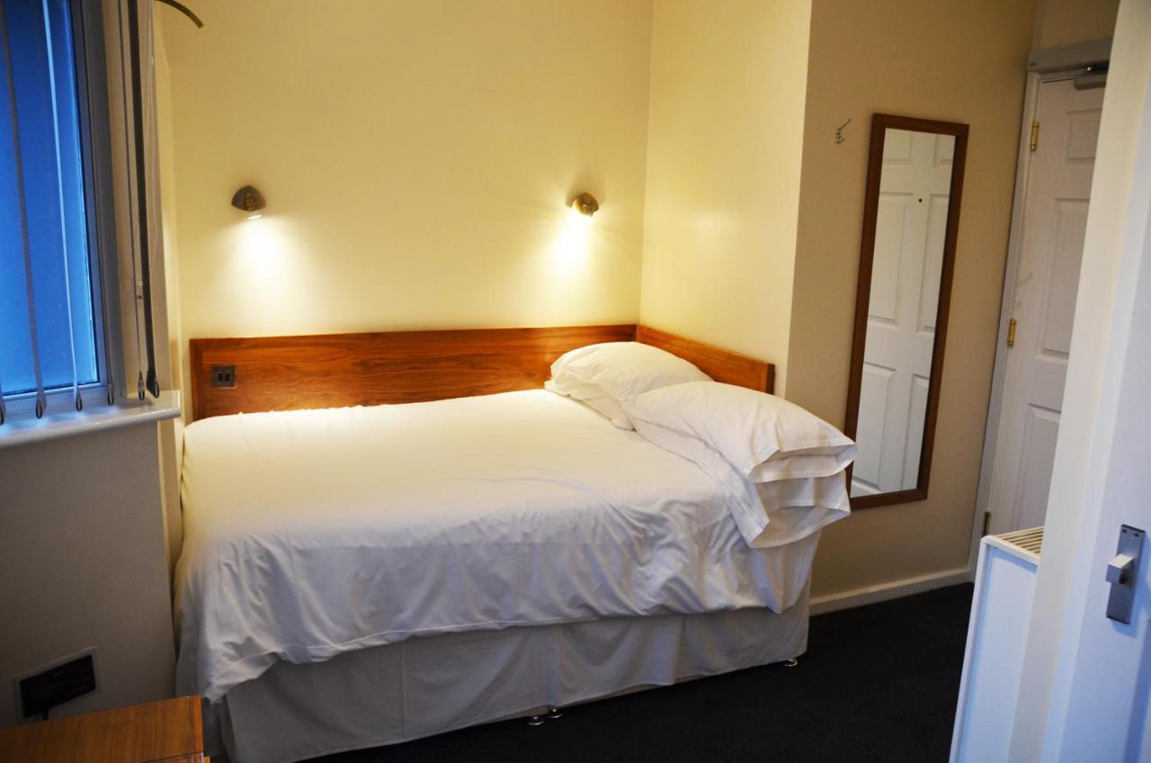 The Robin 2 Hotel Wolverhampton Esterno foto