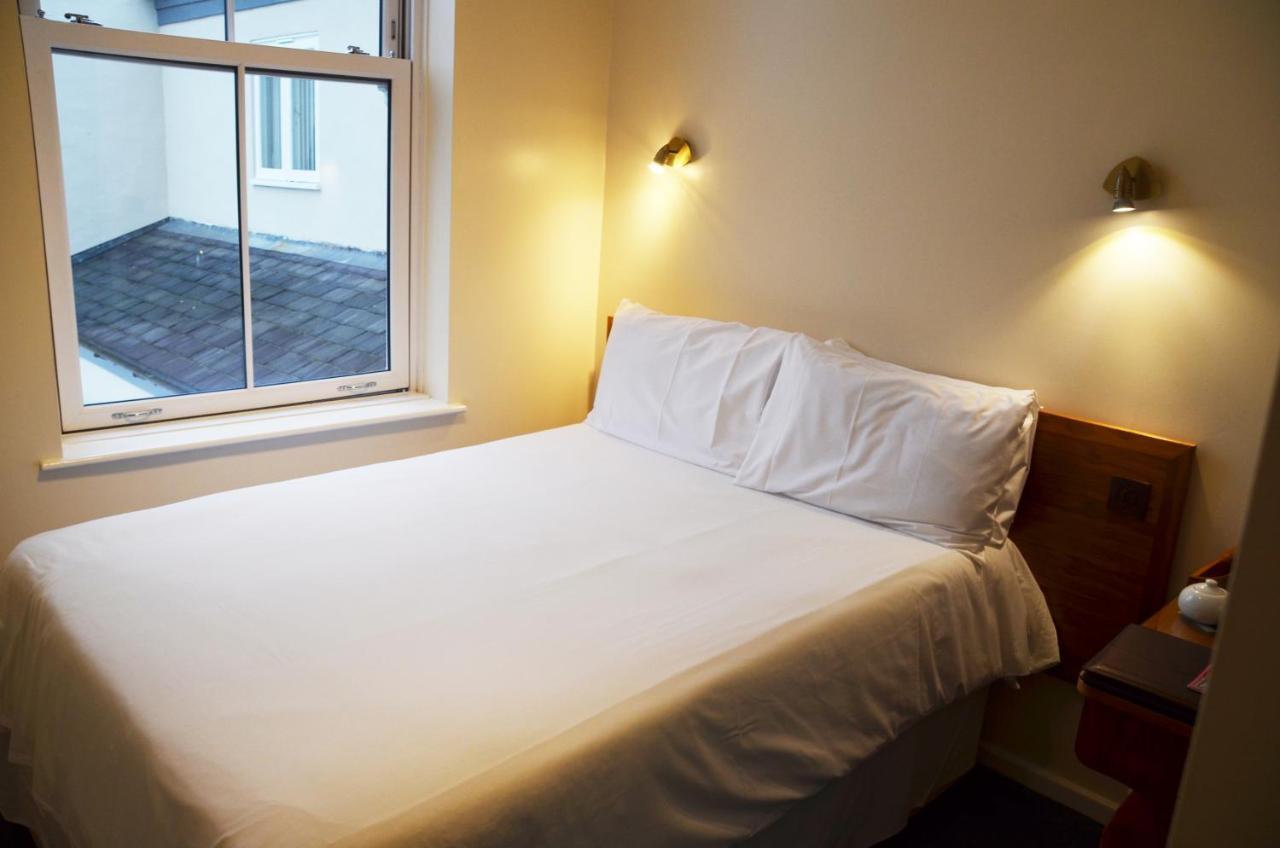 The Robin 2 Hotel Wolverhampton Esterno foto